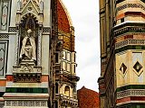 011-Tra il Duomo e il campanile di Giotto si intravede la Cupola del Brunelleschi.jpg